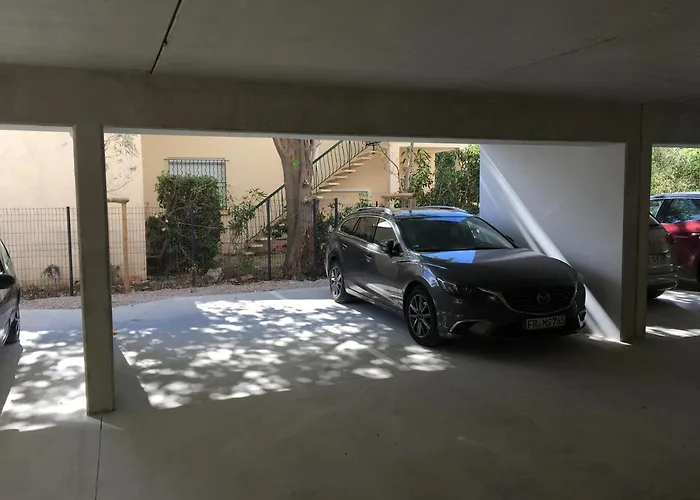 Neuf 4 Etoiles - Sunset Lodge, ناربون